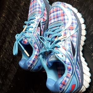 Brooks running shoe GTS-16 Boston 2016 special edition.